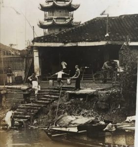 不狭隘
